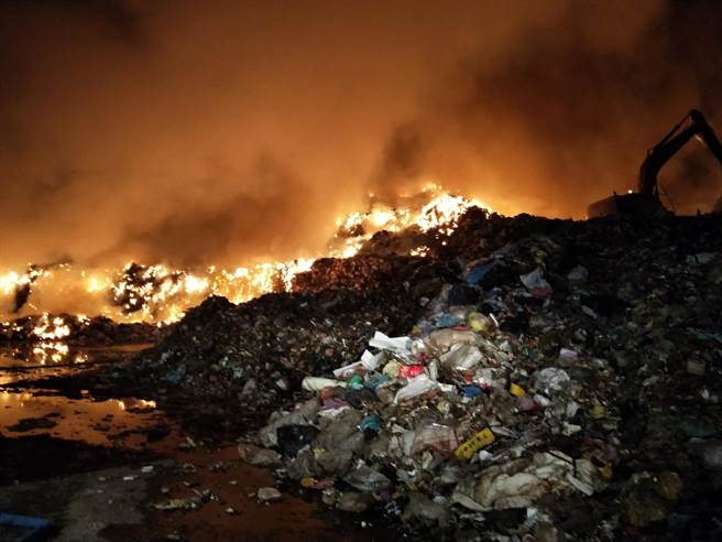 南投县环保局表示，草屯垃圾场「一把火」，突显中央政府垃圾处理政策长期失衡、失灵等问题。（南投县政府提供／黄立杰南投传真）