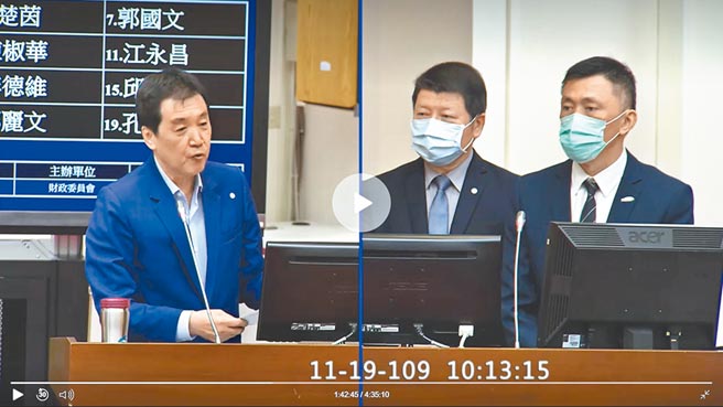 中科院副院長羅意中（右）19日赴立院報告對美軍購案。國民黨立委費鴻泰（左）批，中科院改制行政法人後弊端叢生，「有先生在中科院上班，太太在外面做軍火供應商」，軍火商經常出入，中科院如「鐽震分身」。（擷取自立法院議事轉播）