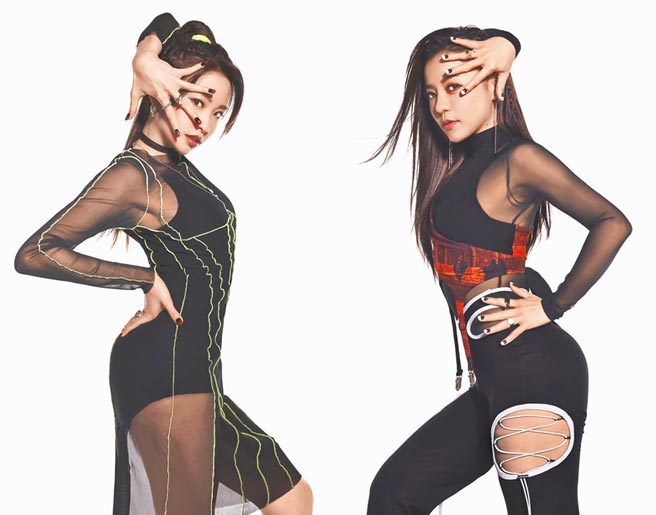 丁噹（右）與袁詠琳共同打造新曲。（相信音樂提供）