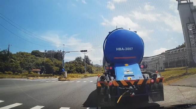 大车横行！台2线今年累计近3万件违规，警抛小蜜蜂、三眼测照盼改善。（瑞芳警分局提供／吴康玮新北传真）