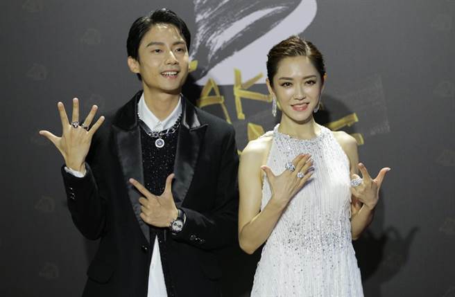 杨千霈和和林鹤轩(大鹤)担任金马57主持人。(图／廖映翔摄)