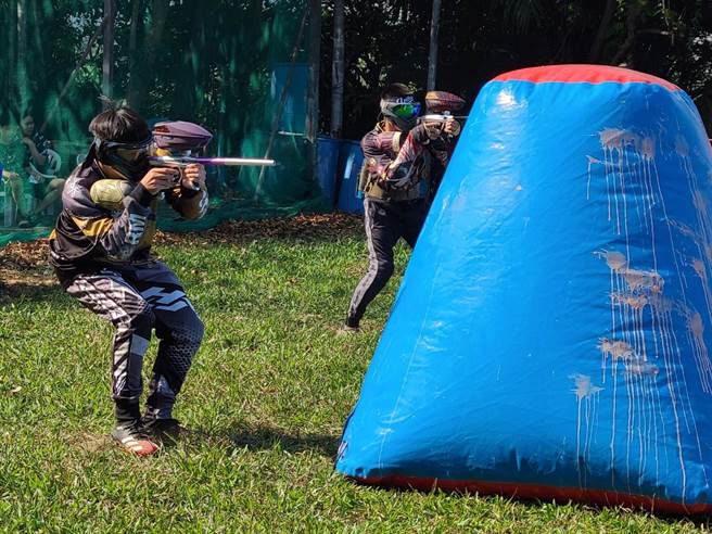 竹山鎮長盃漆彈比賽，吸引500人同場競技。（竹山鎮公所提供／廖志晃南投傳真）