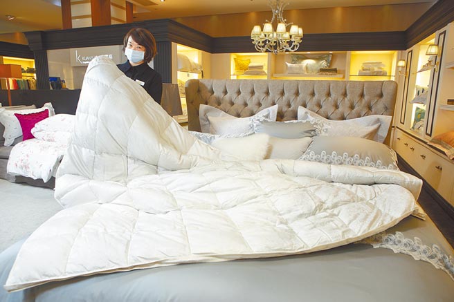 宽庭专柜百万元冰岛进口羽绒被。（张铠乙摄）