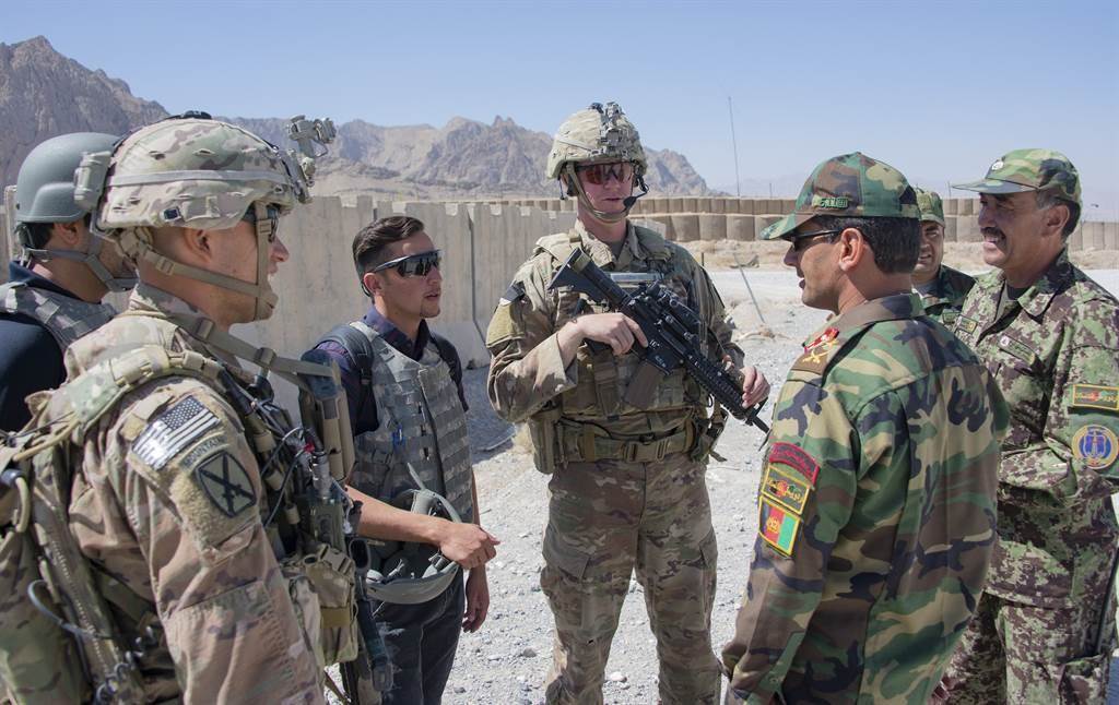 美军在指导阿富汗正规军，但是美军仍是阿富汗安全的主要力量，阿富汗的安全部队士气很低。（示意图／美国陆军）(photo:ChinaTimes)