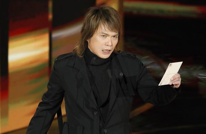 伍佰担任金马颁奖人，被网友推爆。（图／影视摄影组摄）