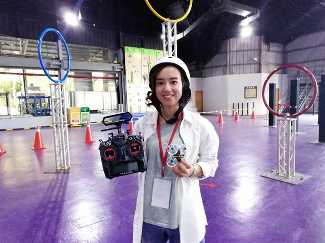 徐恺伶带着小飞机到云林拚场，低调抢奖金。（洪肇君摄）