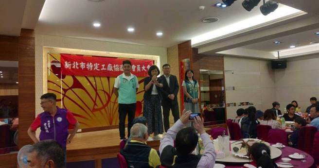 「新北市特定工廠協進會」十八日在新北市三峽舉辦會員大會，立委蘇巧慧到場致詞。（圖╱甯其遠攝）