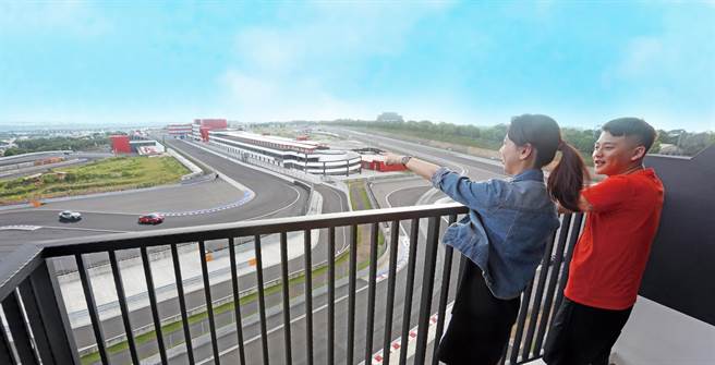 想要看台中丽宝跨年又不想舟车劳顿，可入住丽宝赛车主题旅店，体验在赛车风住宿。（丽宝乐园渡假区提供／陈淑娥台中传真）