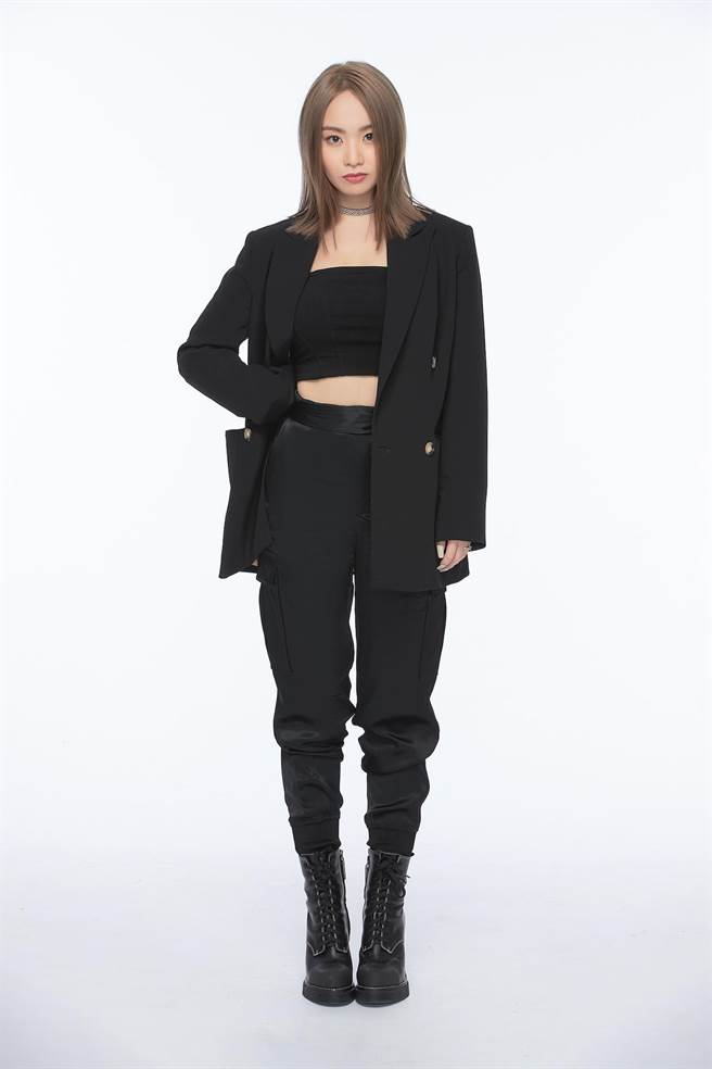 首度参加丽宝跨年场的陈芳语，表示将在跨年演唱会演唱集将发行的同名单曲「公主病」。（中天电视提供／陈淑娥台中传真）