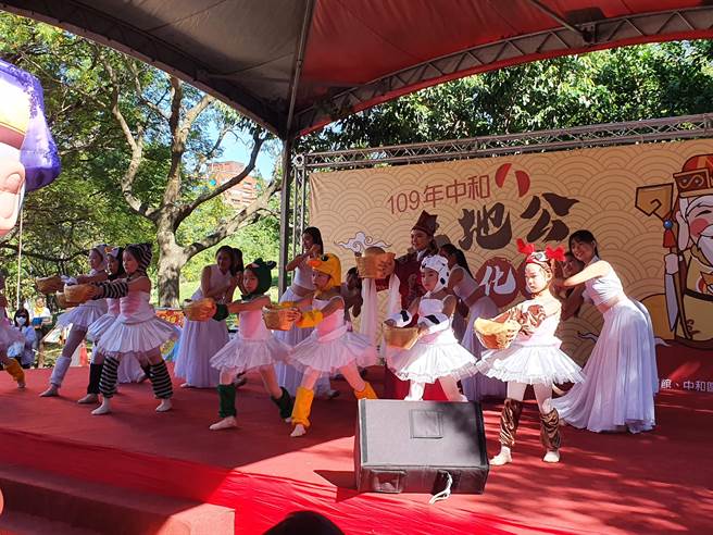 新北市中和區公所今（22日）在中和公園舉辦「中和土地公文化祭」。（葉書宏攝）