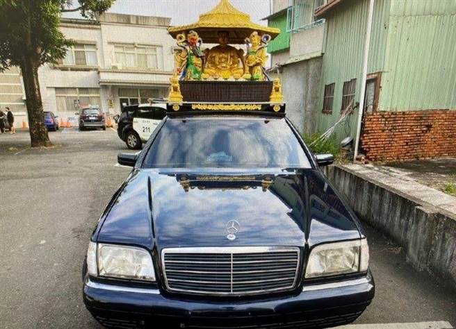 辗毙周男的第二部车是殡葬用途的「佛祖车」。（读者提供／庄曜聪台南传真）