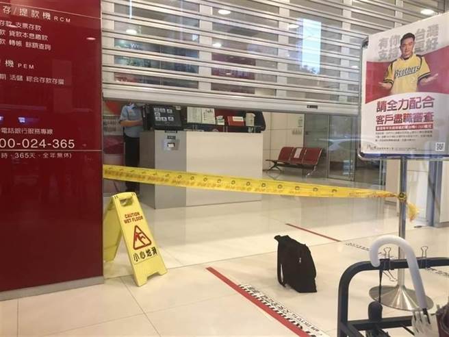 發生在上個月20日的假匯兌真搶奪，警方陸續逮捕背後指使的藏鏡人共5人，並移送檢方偵辦。（圖：民眾提供）