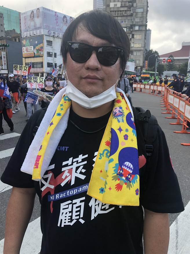 杨先生，34岁，服务业。（周毓翔摄）