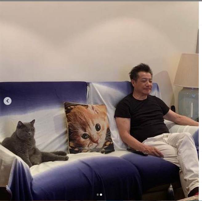 港星林佑蔚晒出公公石修侧拍照，石修的顏值和状态完全看不出已72岁。（图／取材自林佑蔚Instagram）
