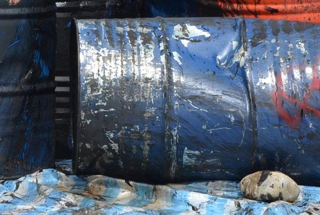 警方在台中山區、苗栗銅鑼分別尋獲裝有16歲少女與54歲中年男子屍體的桶子，犯罪集團6人遭羈押，其中2人是主嫌徐姓夫妻。（示意圖，中時資料照）
