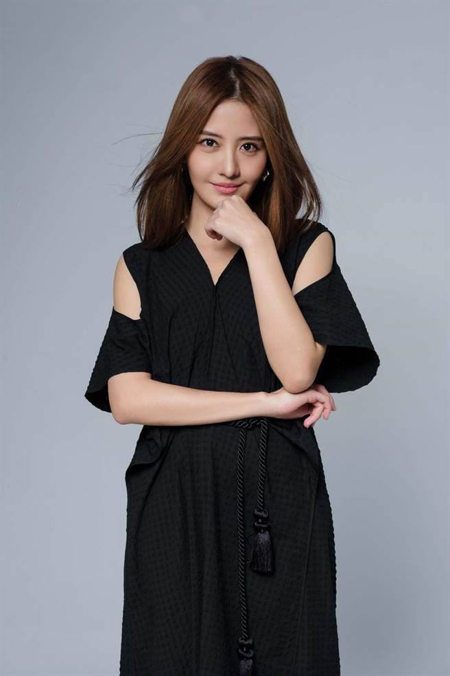 星光一班李宣榕加盟福茂唱片后全新出发，有如时尚甜美女神。（福茂唱片提供）