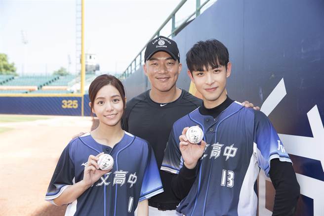 连晨翔新歌〈走远了〉MV将于27日曝光。（华纳音乐提供）