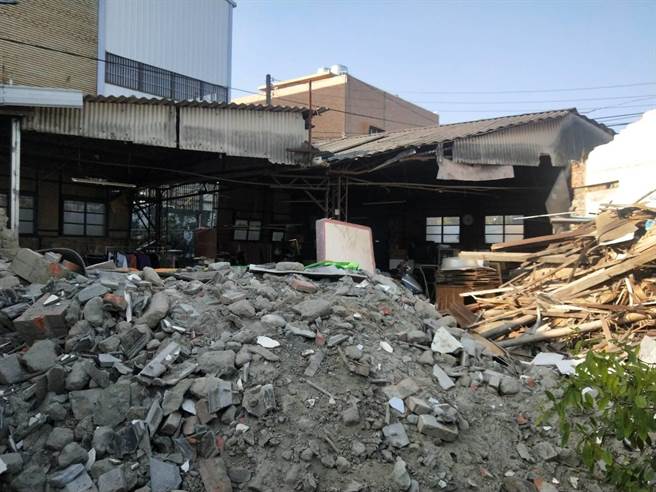 徐男丰原废弃老厝已半倒，女桶尸就是藏在这里。（陈淑娥摄）