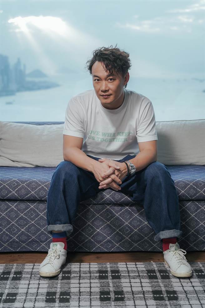 陈奕迅日前接受视讯访谈。（Hit Fm联播网提供）