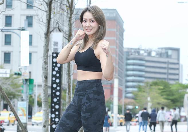 刘雨柔靠拳击维持好身材。（粘耿豪摄）