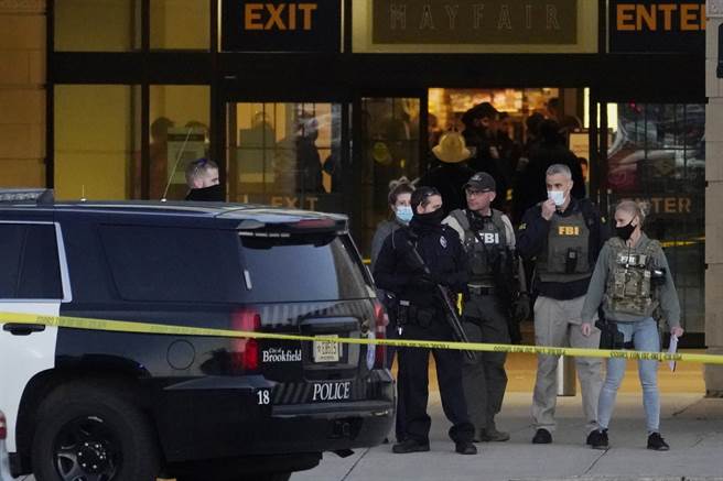 美國威斯康辛州沃瓦托薩市梅菲爾購物中心（Mayfair Mall）20 日下午發生槍擊案，造成至少8人受傷，槍手據信是一名15歲男孩，目前已遭警方逮捕。(圖/美聯社)