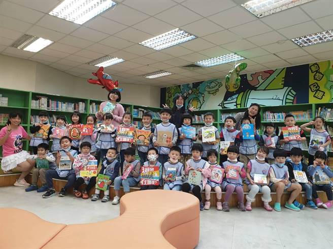基隆市文化局與教育處合作推廣幼兒閱讀，舉辦「小小館員體驗」活動。（基隆市政府提供／陳彩玲基隆傳真）