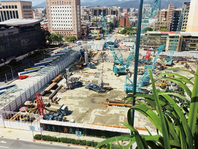 营建成本飙，业界预估，至少三～五年，还回不去！最终将转嫁在价格上。图／蔡惠芳