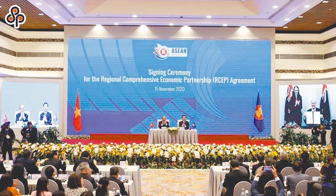 过去4年间曾席卷全球的贸易保护主义似乎正在退潮，多边主义合作隐然再现曙光。（图／新华社）