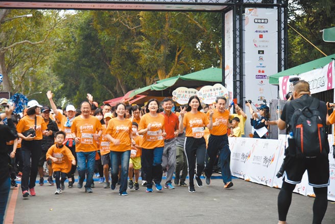 云林咖啡半程马拉松开跑，「啡你不可」为全中运暖身。（云林县政府提供／张朝欣云林传真）