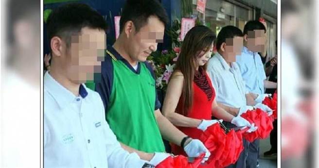 2013年，水蛙姐出资400万开了纶镁车行，雇用阿枫当店长，生意蒸蒸日上，每年营业额上看千万。（图／翻摄自轮镁车行脸书）