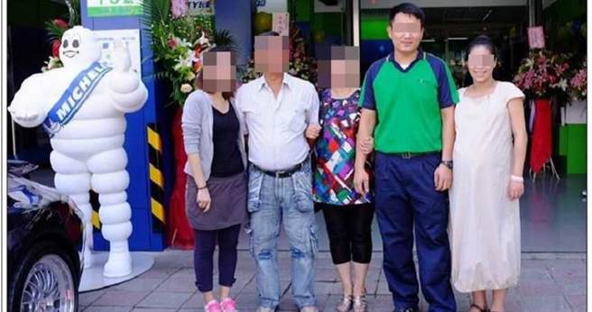 水蛙姐指控，曾担任「轮镁车行」店长与会计的阿枫夫妻（右1、右2）联手作帐，A走千万公款。（图／翻摄自轮镁车行脸书）