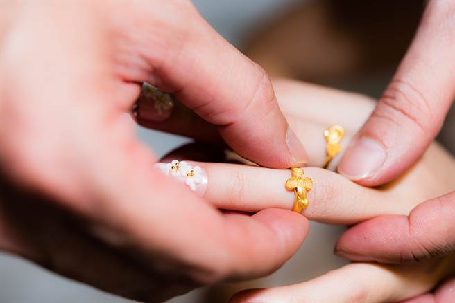 一名媳妇透露自己的黄金首饰被婆婆拿走代为保管，更透露要送给大姑当嫁妆，不过事情却有大逆转。（图／示意图，达志影像）