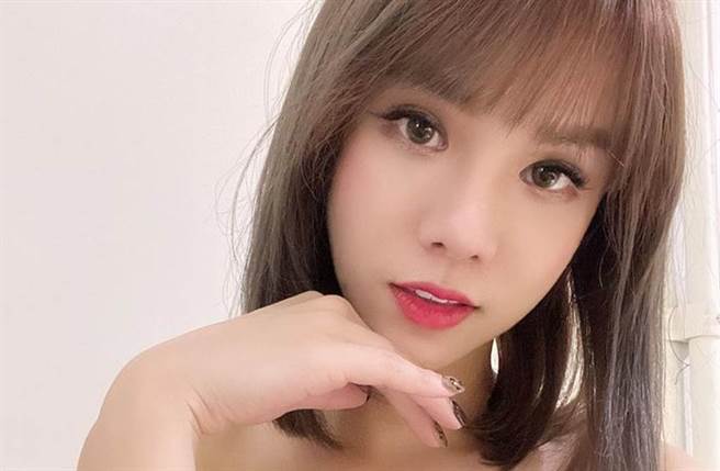 小A辣变性成功遭网友嘲讽，亲上火线反击酸民。（图／小A辣脸书)