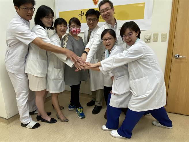 中山附医因而成立糖尿病足照护团队，跨科共同照护。（冯惠宜摄）