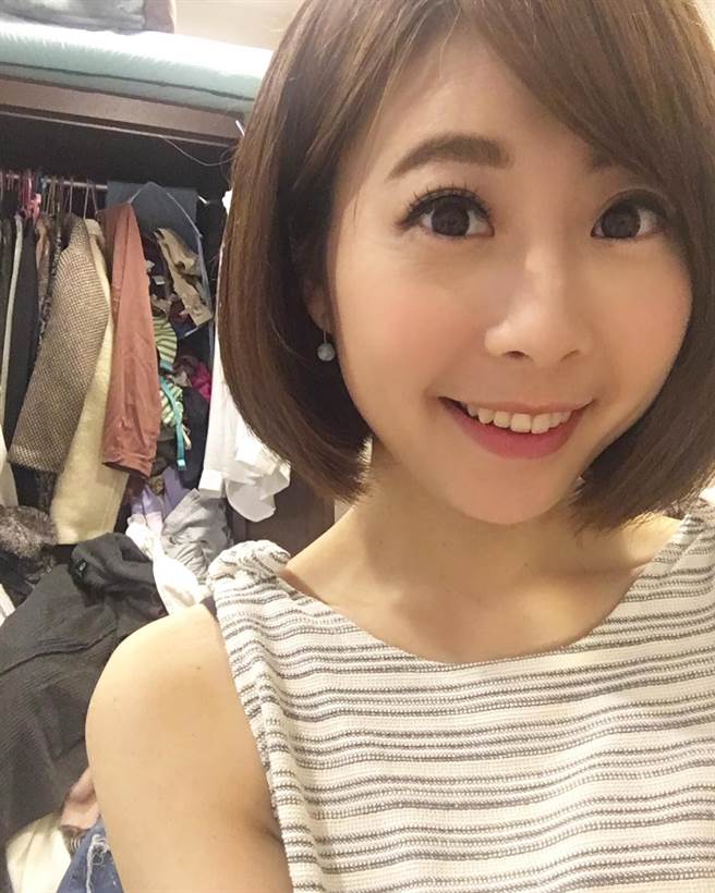 罗意瑾自爆她2年前的衣柜也很乱。（图／翻摄自罗意瑾脸书）