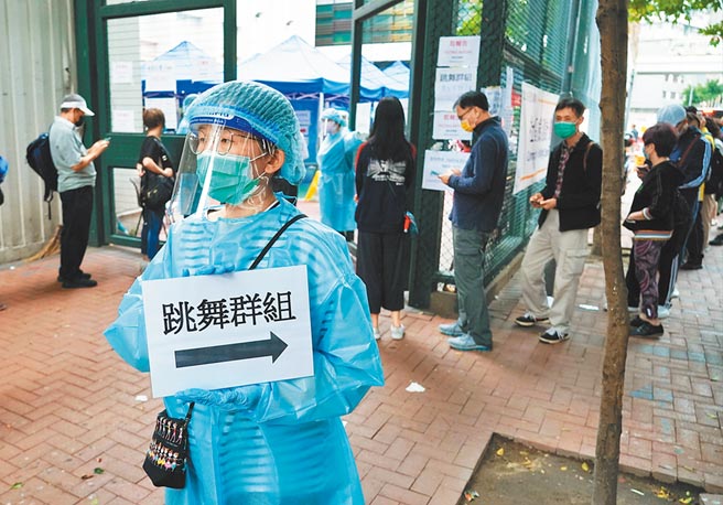 香港22日新增73例新冠肺炎病例，传香港医管局将于25日重启收治轻症的方舱医院。（中新社）