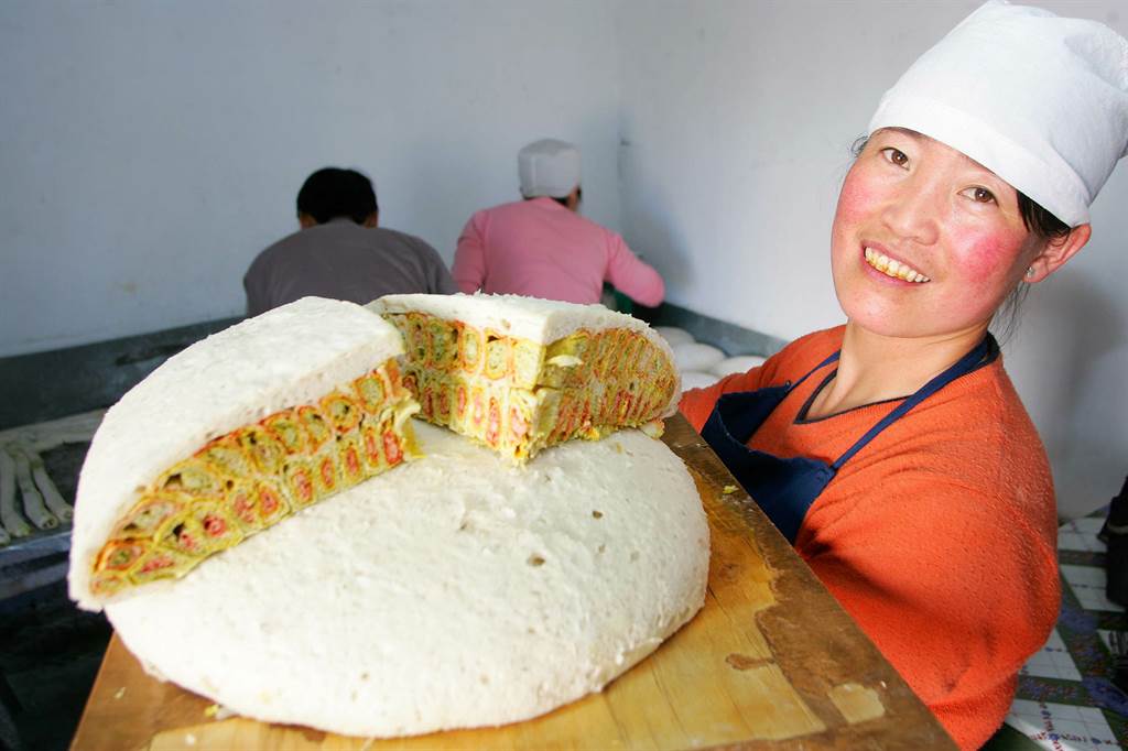 蒸餅。（新華社資料照片）