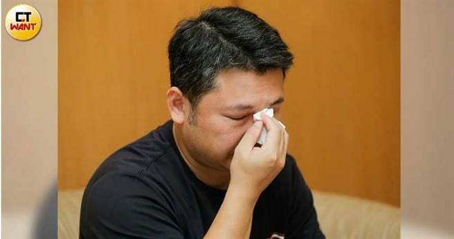 Catholic Yang Yinghan's brother couldn't help crying when he thought his sister would be kicked off his property by the 