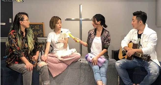 The famous artists Zhang Yunjing, Wang Tong, Ai Cheng, and Pan Yiru are all members of the Hallelujah Church.  They usually record videos together to share Bible stories and life stories with believers.  (Photo / Obtained from YouTube channel Shen Guo Da Le)