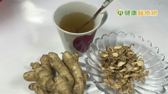 南投医院中医科顏素美主任表示，姜可以促进血液循环，改善手足冰冷，预防感冒，女性生理期时，亦可改善下腹闷胀不适。(图/健康医疗网提供)