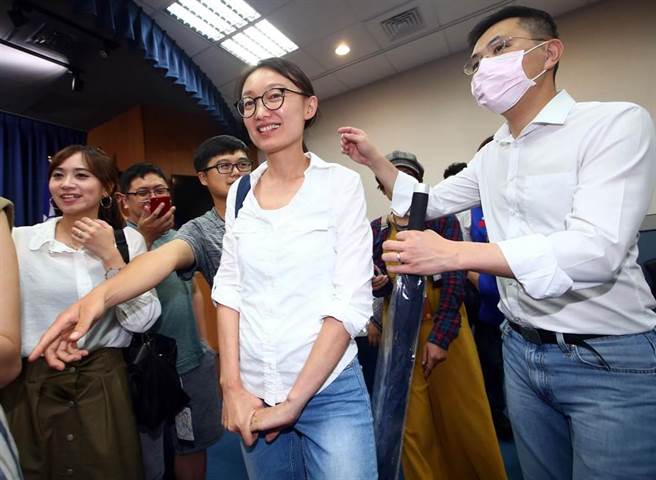 KMT non-regional legislator Wu Yizheng (center).  (Photo by Chen Xinhan)
