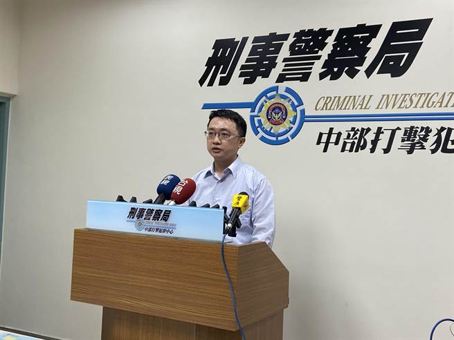 警方经过4个月的追查侦办，查获吴姓为首等17人诈欺集团。（卢金足摄）