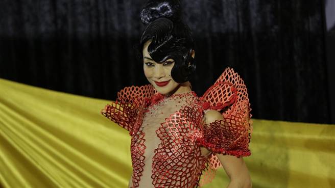 白灵在金马奖穿战袍。（图／廖映翔摄影）