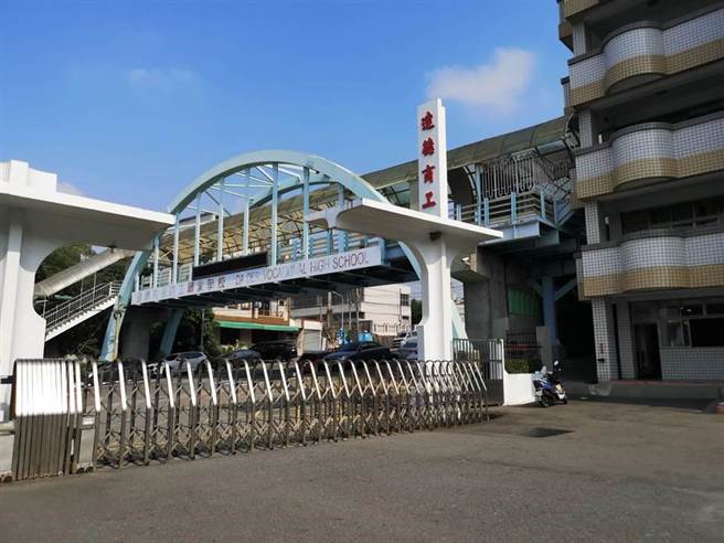 彰化县私立达德商工上周四(19日)安排学生施打，共有5名学生发生不适症状，目前已有1名学生返校上课，而该校学生施打的疫苗也是「赛诺菲」。（吴建辉摄）