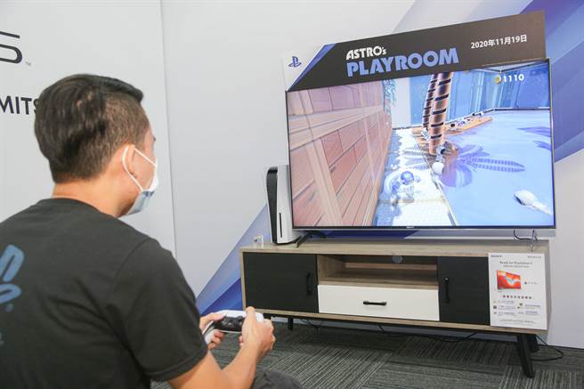 男友要求把PS5放在女友专用的副驾驶座，女友爆气摔主机。（中时资料照）