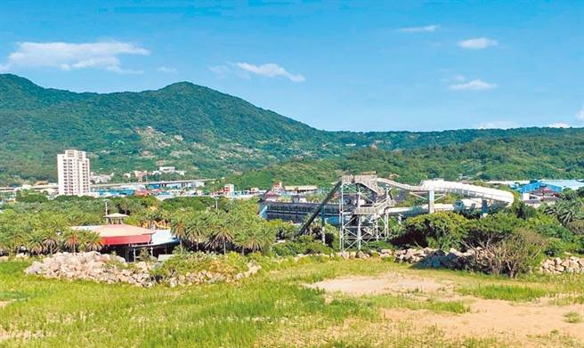 士林地院25日针对八仙尘爆案民事赔偿中的4案宣判，玩色创意、瑞博士整合行销须在增加赔偿给伤者4917万元。八仙尘爆事件五年过去，现在乐园内荒烟漫草。（资料照／张睿廷摄）