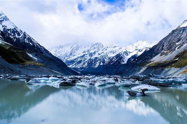 专家指出，如果选对地点，允许民眾出国旅行不必隔离，台湾和纽西兰这两个国家就是很好的选择。图为纽西兰南岛的南阿尔卑斯山。(图/Southern Alps Electrical Ltd)
