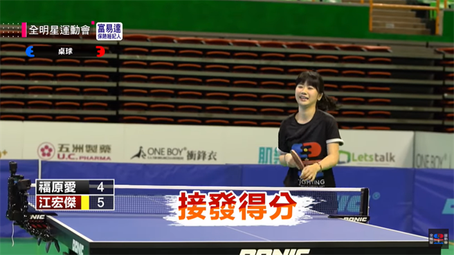 两人一来一往的杀球，看得现场来宾直呼精彩 (图/ 翻摄自YouTube / 全明星运动会)