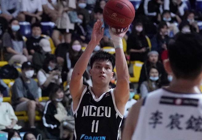 政大洪楷杰在与文化大学一战缴出14分表现。（大专体总提供）