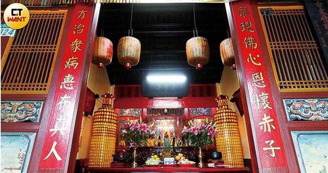 进宝殿原本只祀奉在私宅中，因董公真仙屡屡显灵，经眾人倡议，于民国41年建庙。（图／张文玠摄）